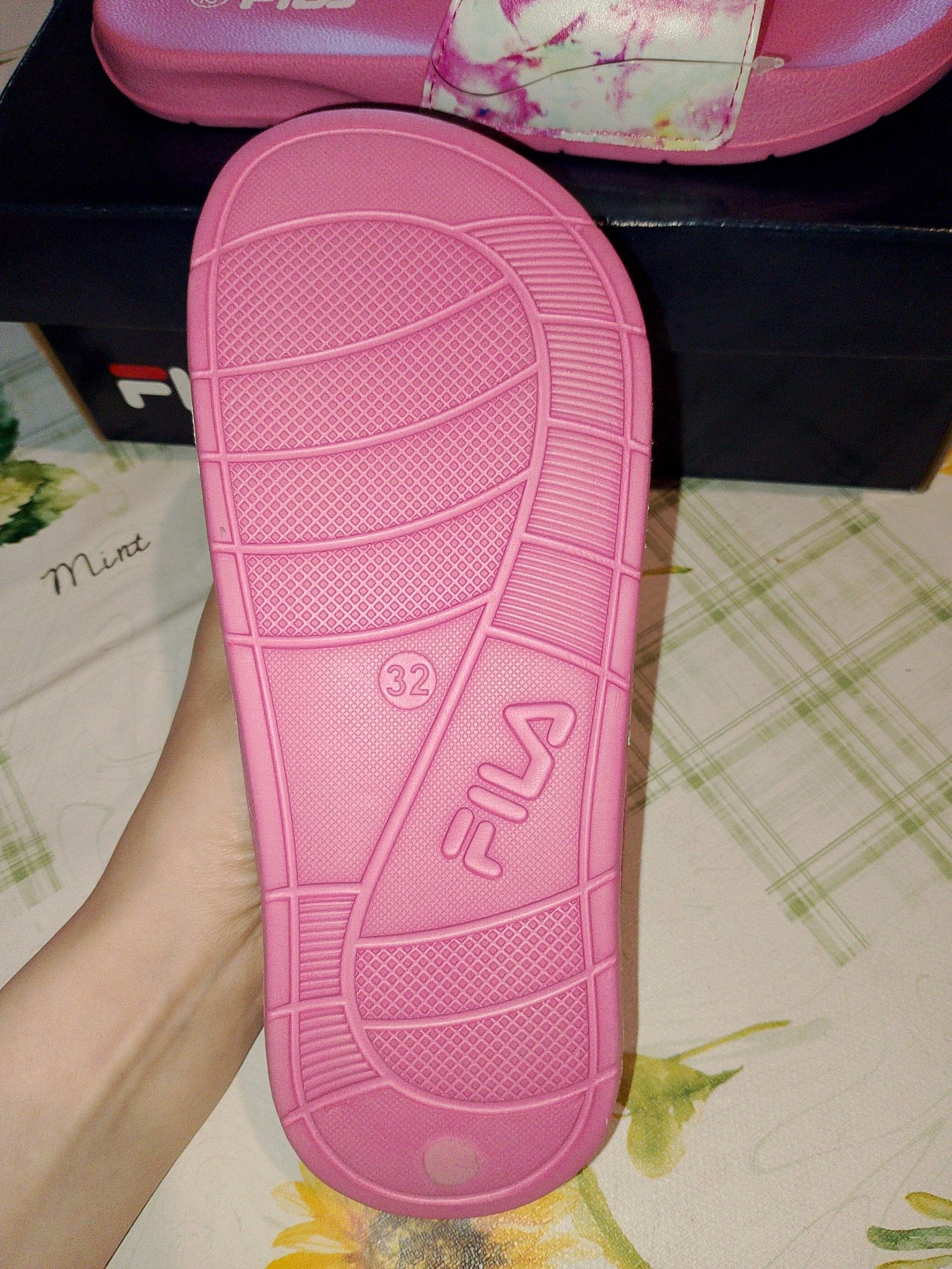 Fila Tie-Dye Pink Sandals/Mules for Girls, Size 32 – photo 3